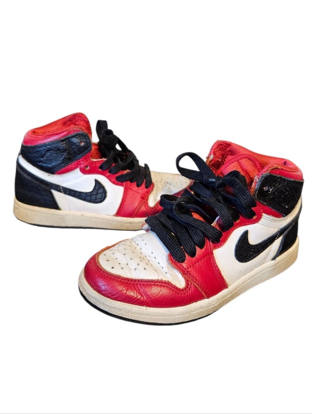 Nike Jordan 1 Retro High Satin Snake Chicago